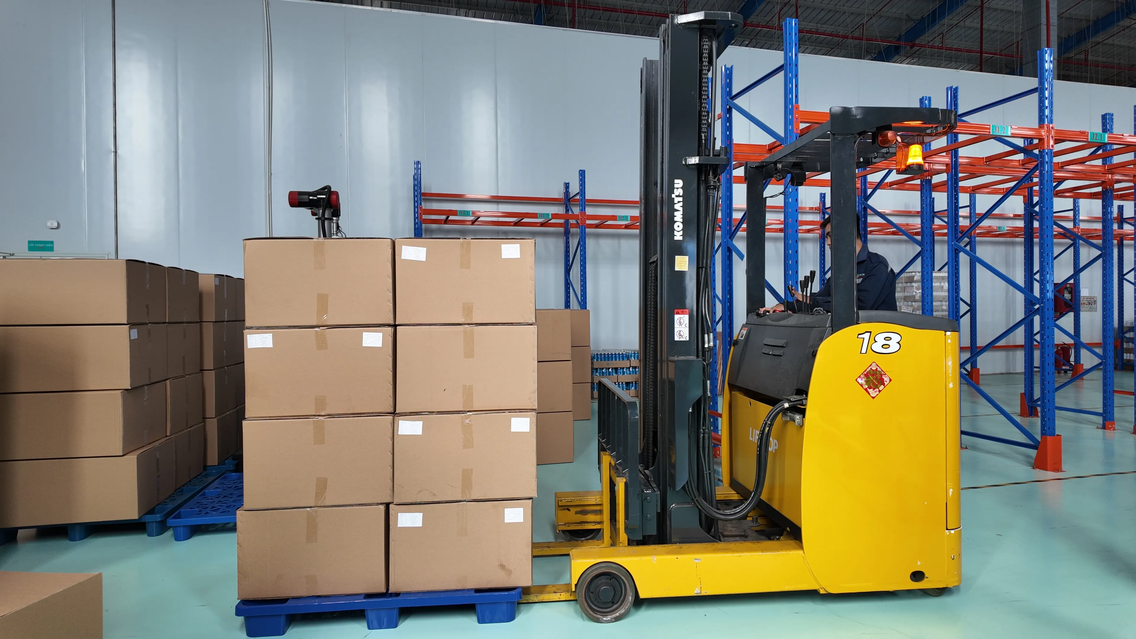 Đóng gói và logistics cho đơn hàng chai nhôm OEM